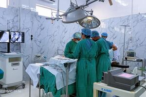Trung tâm Y tế thị xã Ayun Pa đã thực hiện phẫu thuật thành công ca "Gãy kín liên mấu chuyển xương đùi" bằng phương pháp mổ có hỗ trợ máy C-Arm