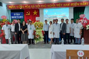 Lãnh đạo Thị ủy- HĐND- UBND-UBMTQVN thị xã Ayun Pa đã đến thăm hỏi cán bộ, y bác sĩ và nhân viên Trung tâm y tế thị xã Ayun Pa, nhân kỷ niệm 68 năm ngày Thầy thuốc Việt Nam